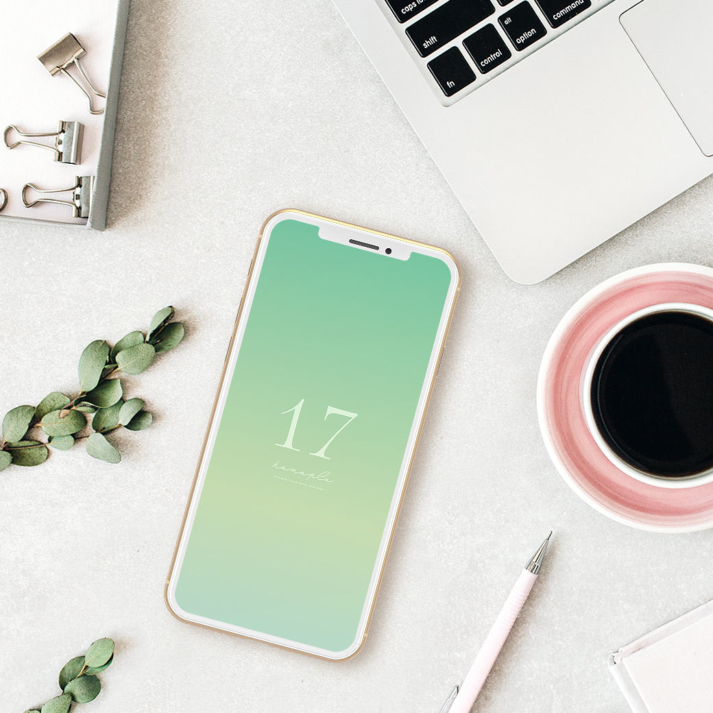 【無料壁紙】数字17とグラデーショングリーンのシンプルなスマホ壁紙