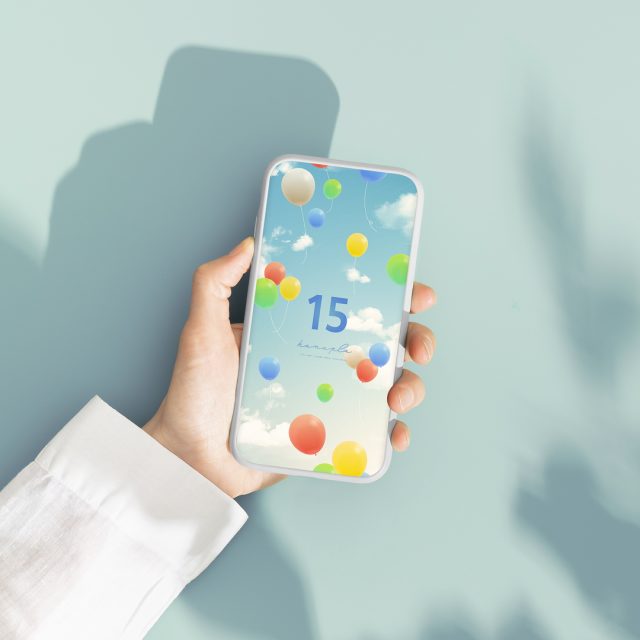 【運気上昇のバルーンリリース】空高く舞い上がる！レトロ風ふわふわ風船と数字15のスマホ壁紙