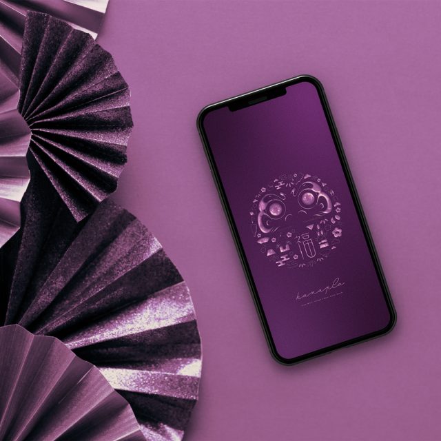 【円満対人御守！深紫だるま縁起大集結】💜人間関係の調和と名誉運✨鏡餅・門松・富士山・小槌・扇を集めた最強の開運スマホ壁紙🌸