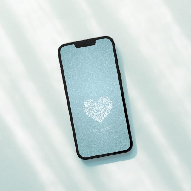 【スモーキーブルーラメの雪結晶ハート】❄️煌めく六花が癒しと調和を運ぶ✨心を浄化する大人のスマホ壁紙💎
