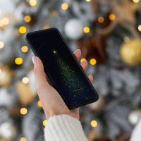 【綺羅星と流星が彩るクリスマスツリー】🌟黄金に輝くトップスターと星降る夜空✨無数の光が幸運を呼ぶ開運スマホ待ち受け🎄