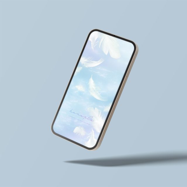 【天使の白い羽根ライトブルー】爽やかな風に運ばれて🪽心を晴らす癒しのスマホ壁紙✨