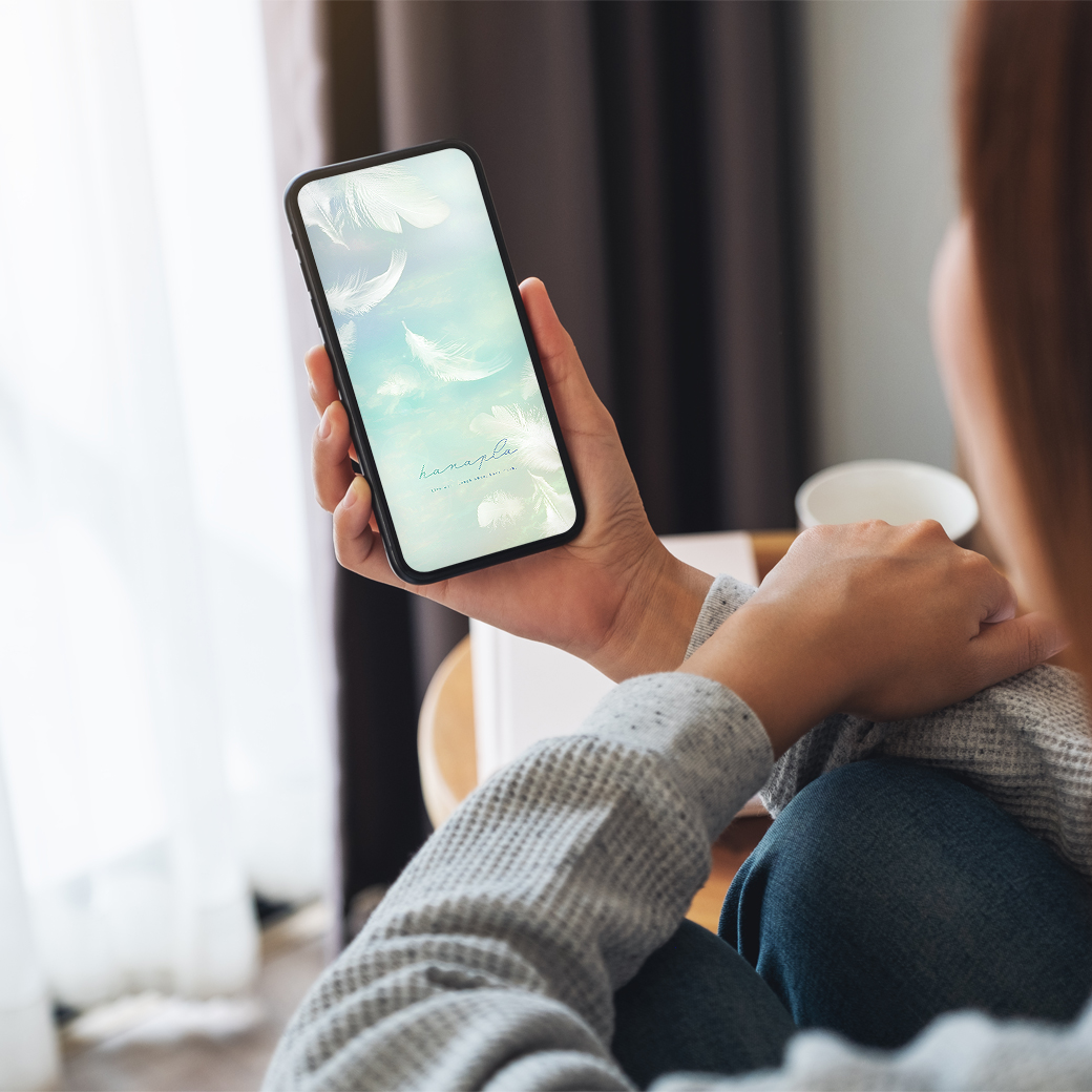 【天使の白い羽根エメラルドグリーン】癒しの風に包まれるスマホ壁紙🪽大天使ラファエルのヒーリングパワー✨