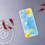 【金運招く白金魚と金色モミジ】水彩の煌めきが運気を浄化✨幸運を泳ぐ金魚とゴールドの彩り🍁スマホ壁紙
