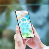 【幸運を呼ぶ風鈴きらら】涼やかな夏風と光の輝きが心を癒す🎐幸運を運ぶ風鈴のスマホ壁紙✨