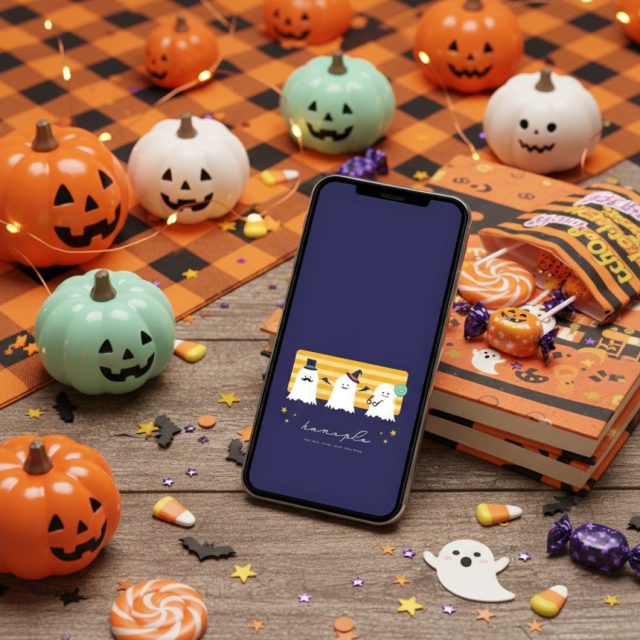 【ハロウィンゴースト3兄弟】👻ネイビー夜空に微笑むレトロポップな幸運オバケたち🎃毎日を楽しく彩るスマホ壁紙✨