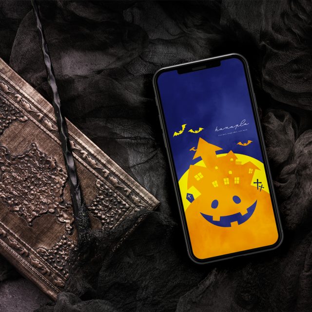 【ジャックオーランタンの街】🎃月夜に浮かぶ洋館とコウモリが舞う幻想ハロウィン待ち受け🌙幸せと守護を呼び込む開運スマホ壁紙✨