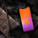 【ハロウィンカラーのジャックオーランタン】🎃オレンジ×パープルのグラデーションに金色の煌めき✨幸運を呼ぶ可愛いスマホ壁紙💜🧡