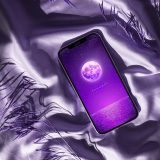 【パープルムーンと海の神秘】🌕💜夜空に揺らめく光の波✨直感と導きを授ける開運スマホ壁紙💫