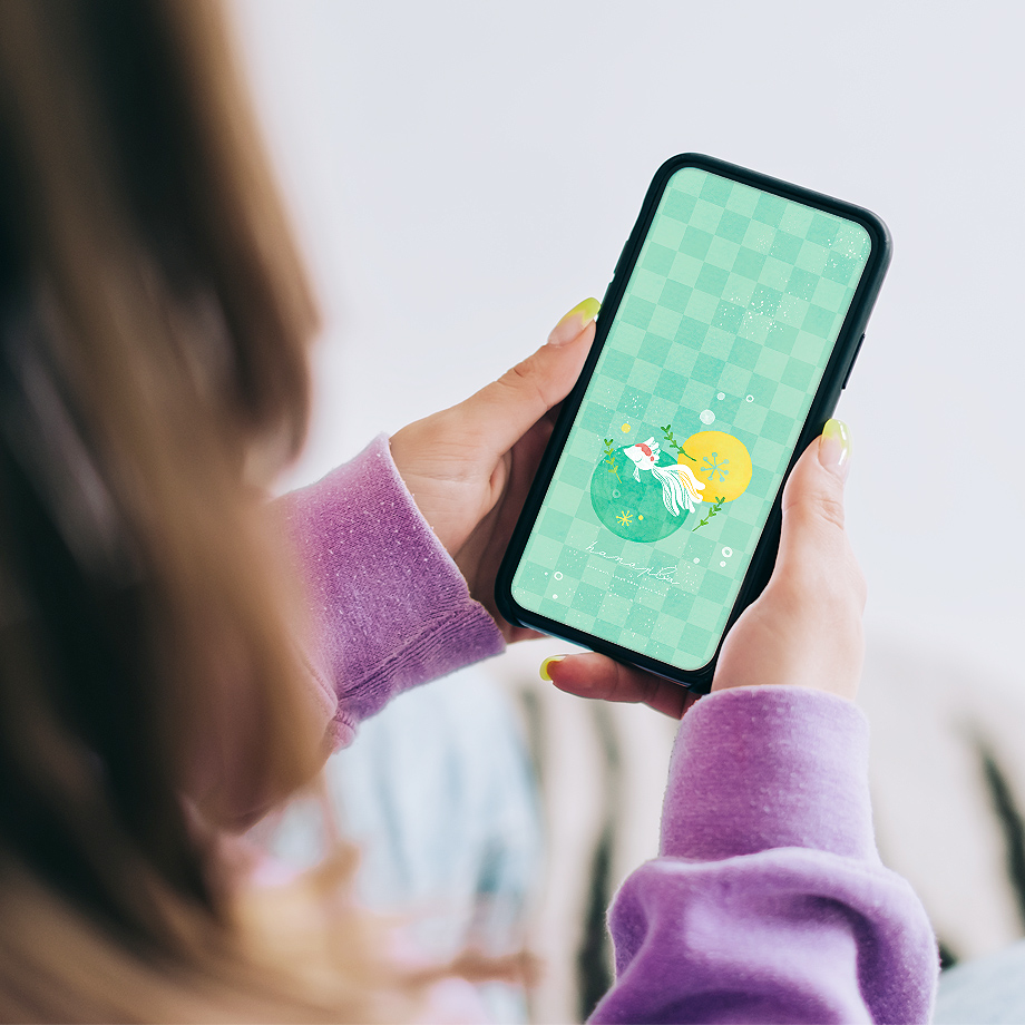 金運アップ 白い金魚の待ち受け和風スマホ壁紙 グリーンの和柄イラスト 公式 待ち受け運気効果ハナプラ おしゃれ シンプル かわいい Iphone 高画質 スマホ壁紙